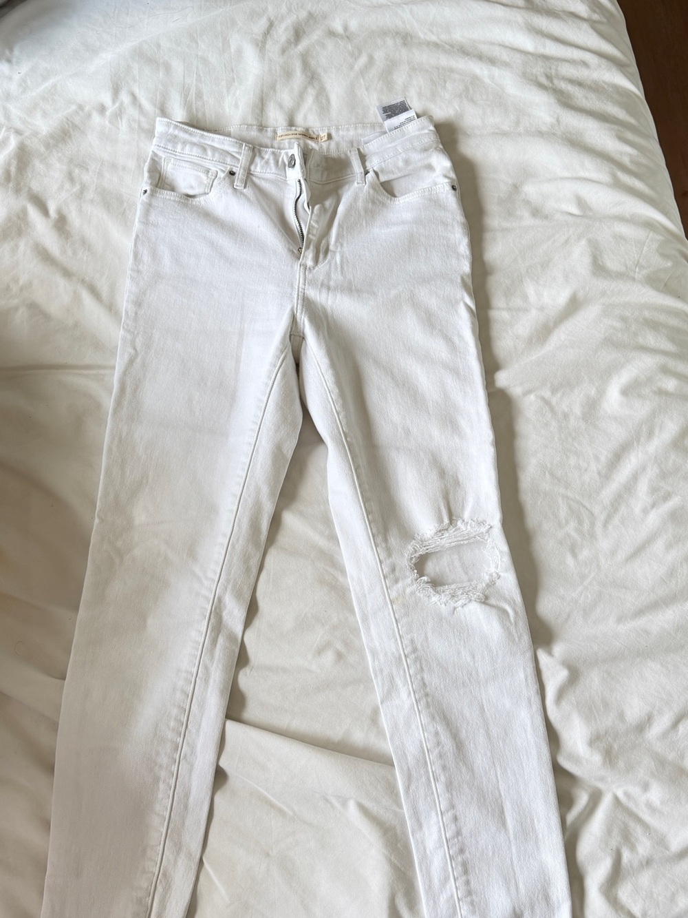 Levi's White Ripped Skinny Jeans